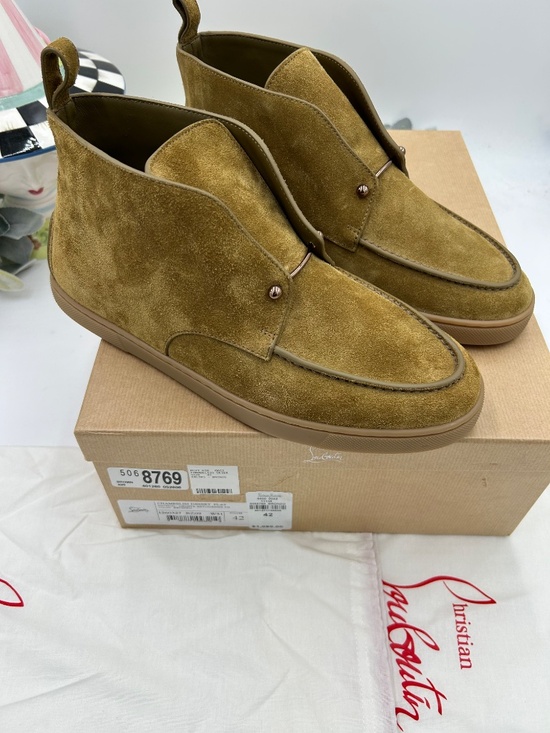 Men’s Christian Louboutin Chambeliss Desert Suede Boots. Size 43/10 US.
